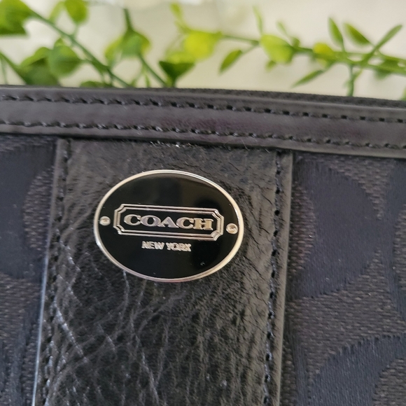 Coach New York  Legacy slim zip signature C's black canvas leather trim wallet - Picture 3 of 8